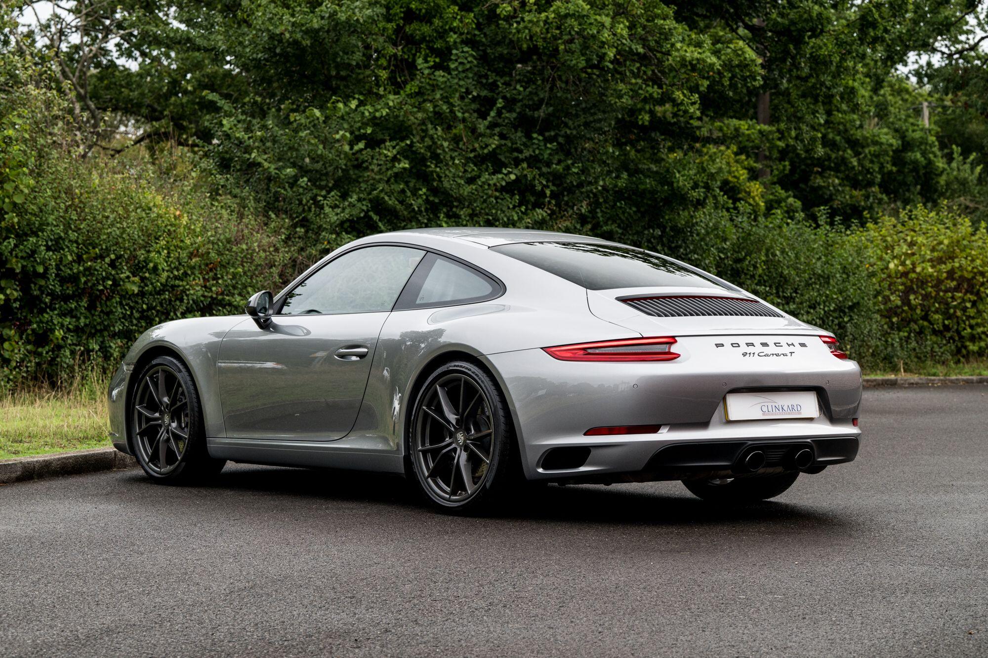 Porsche 911 view 5