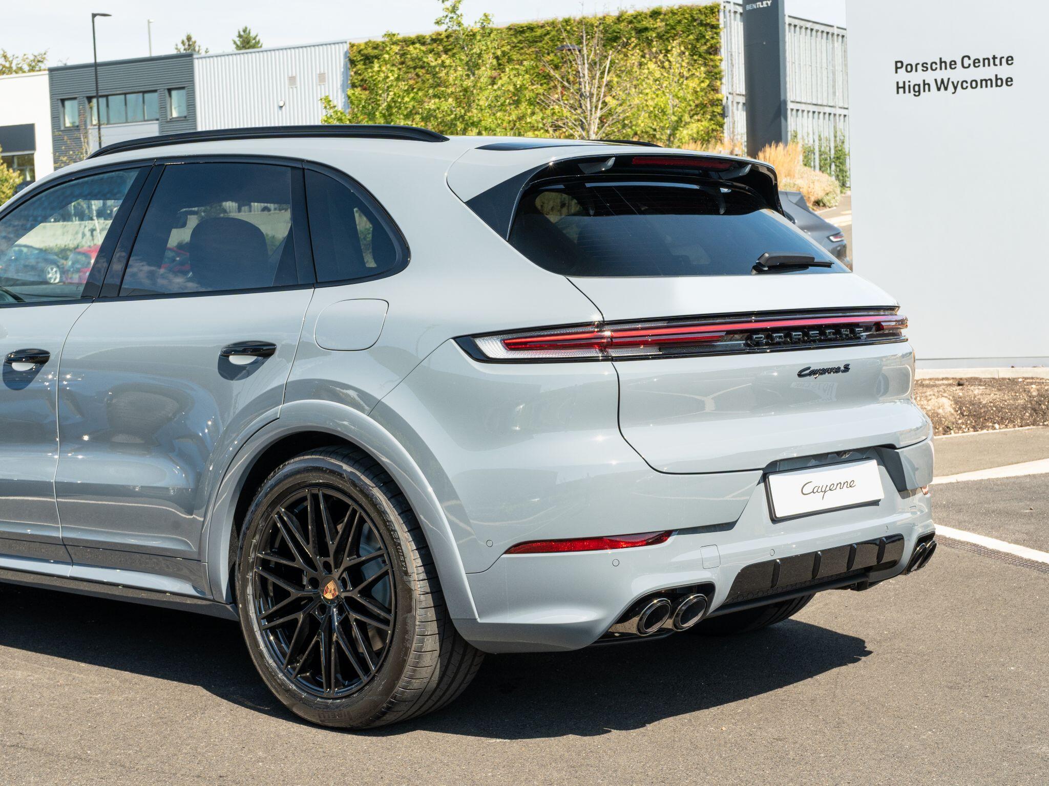 Porsche Cayenne view 12