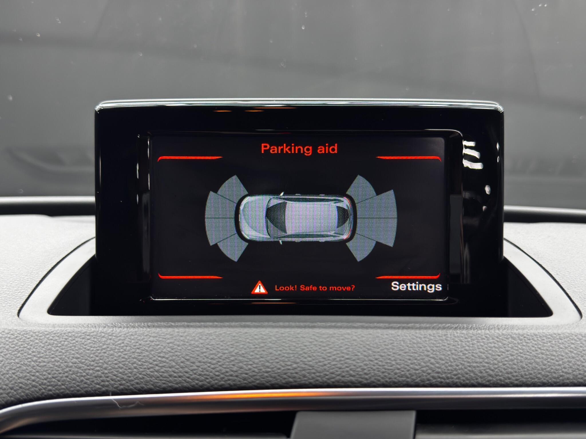 Audi Q3 view 36