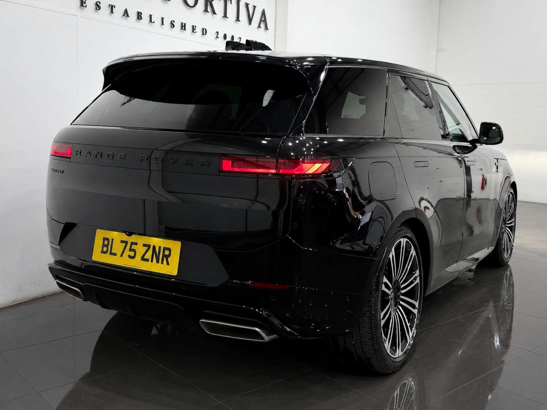 Land Rover Range Rover Sport view 4