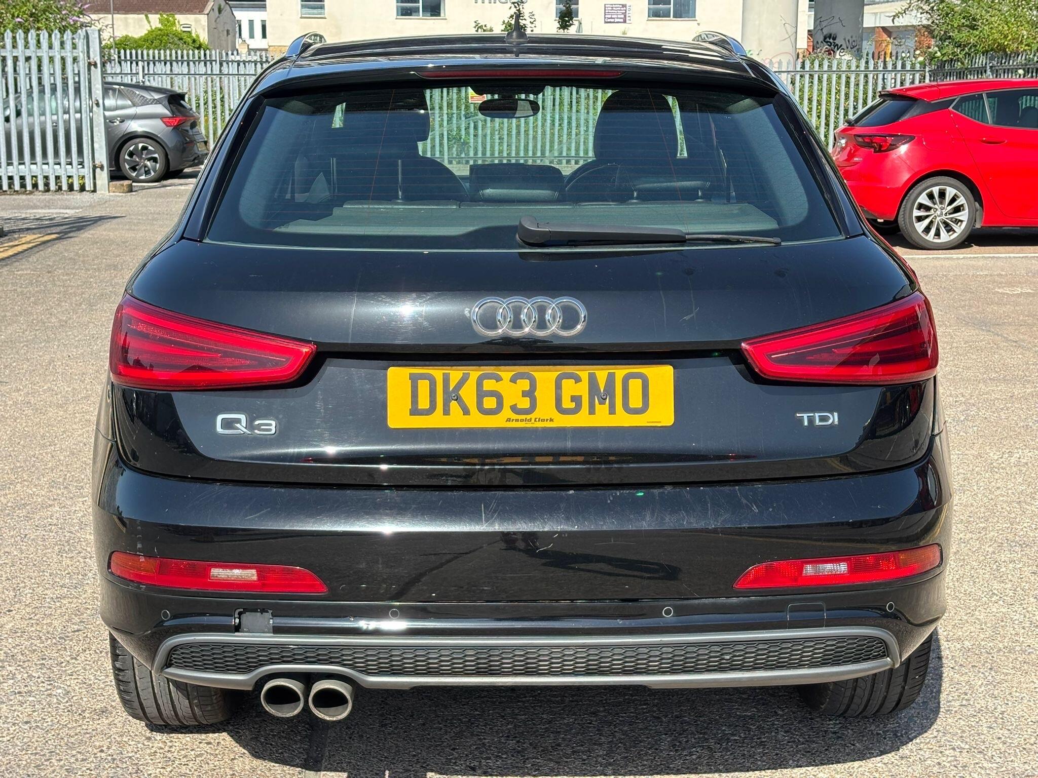 Audi Q3 view 11