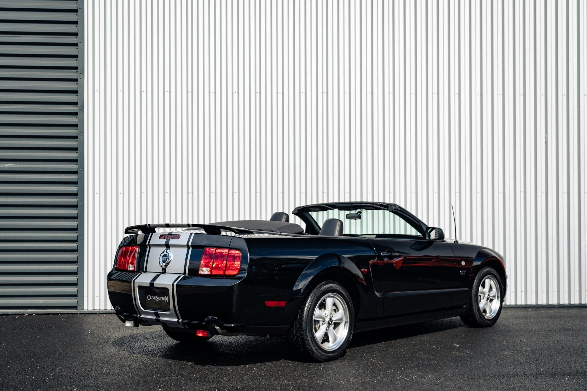 Ford Mustang view 5