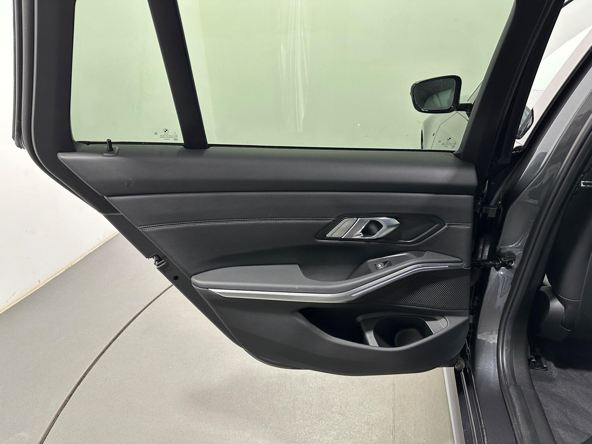 BMW 3 Series view 43