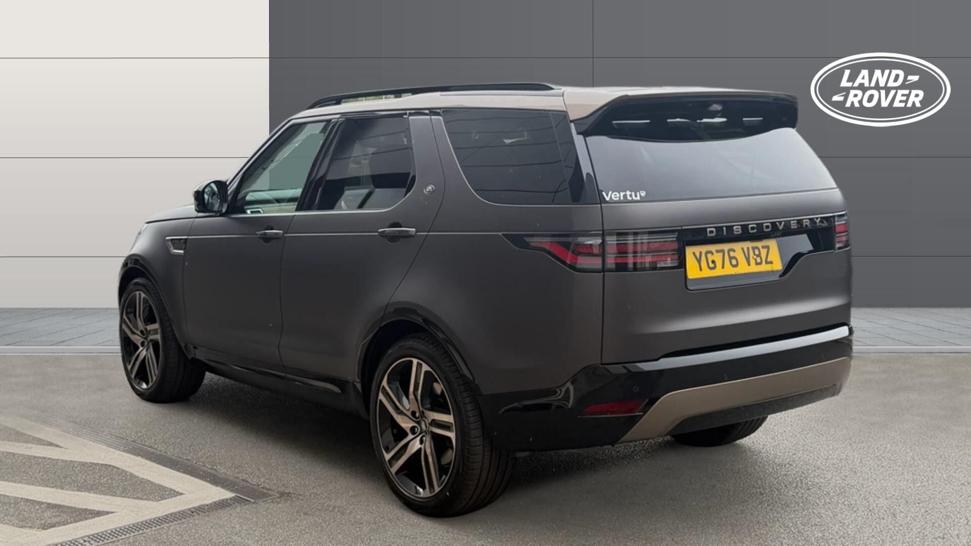 Land Rover Discovery view 3