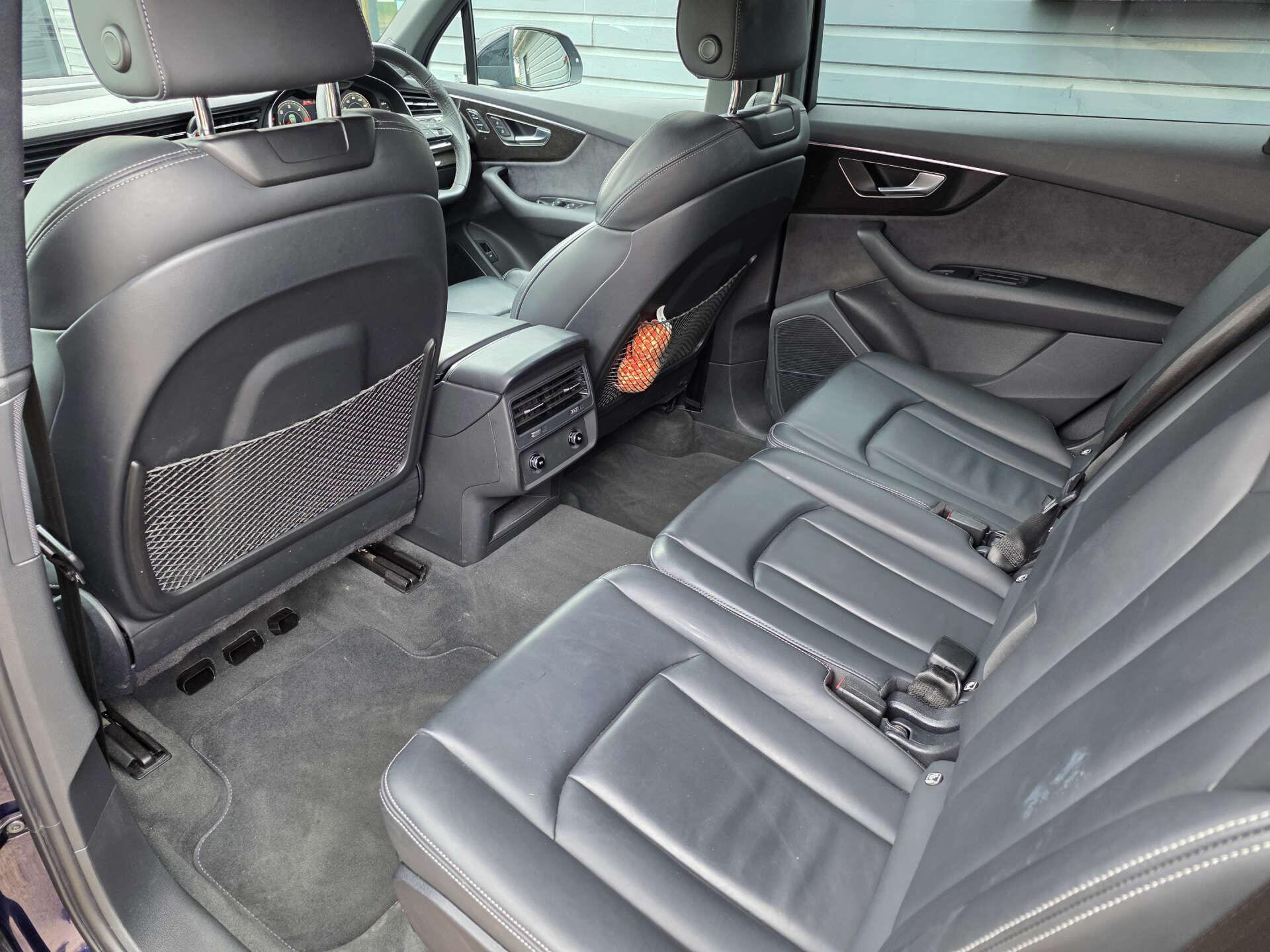 Audi Q7 view 30