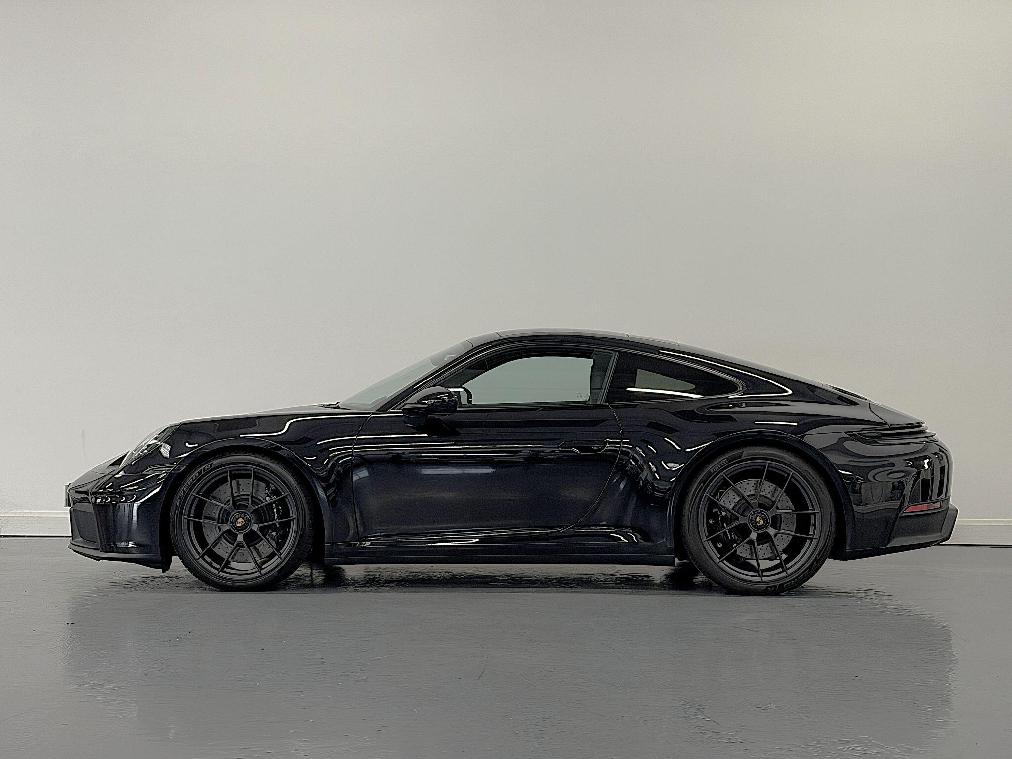Porsche 911 view 5