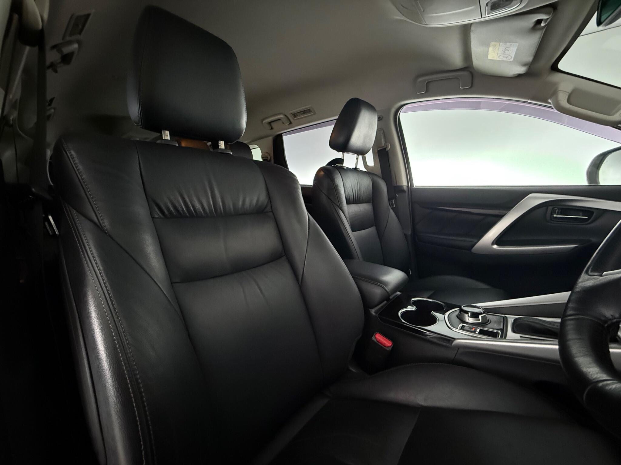 Mitsubishi Shogun Sport view 26