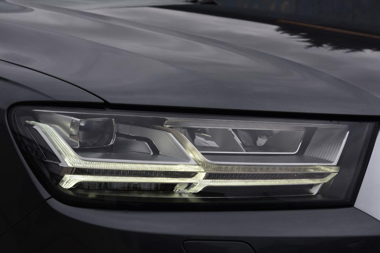 Audi Q7 view 11