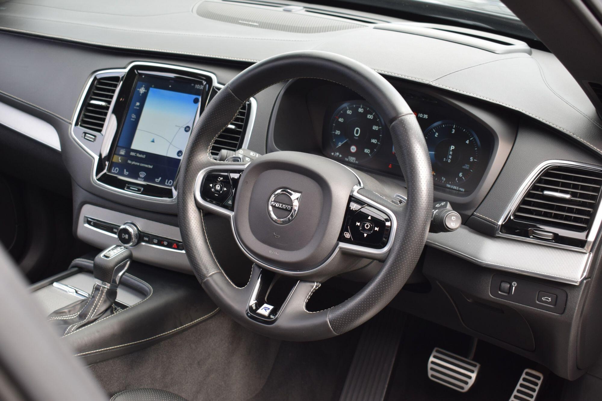 Volvo XC90 view 16