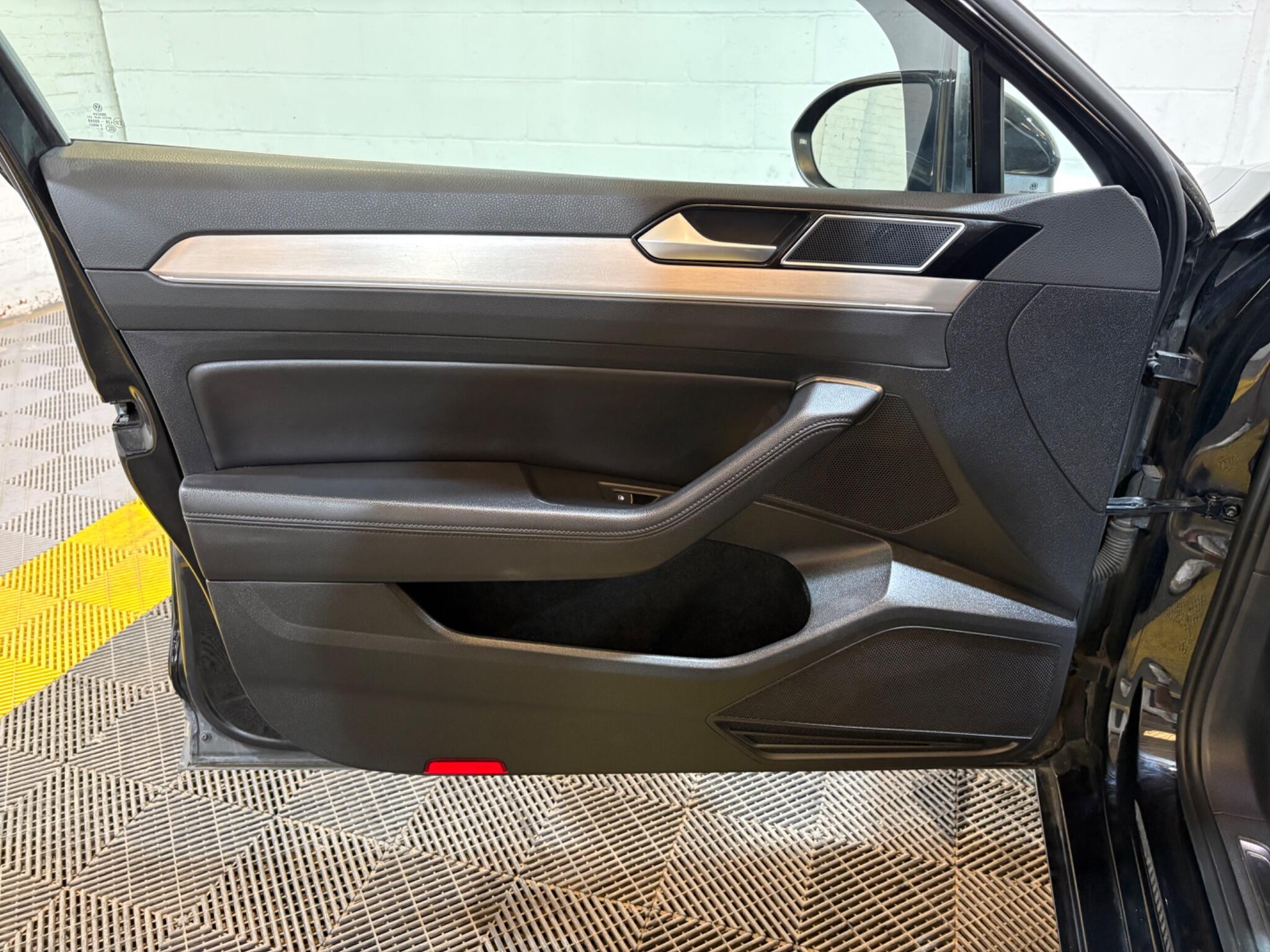 Volkswagen Passat view 74