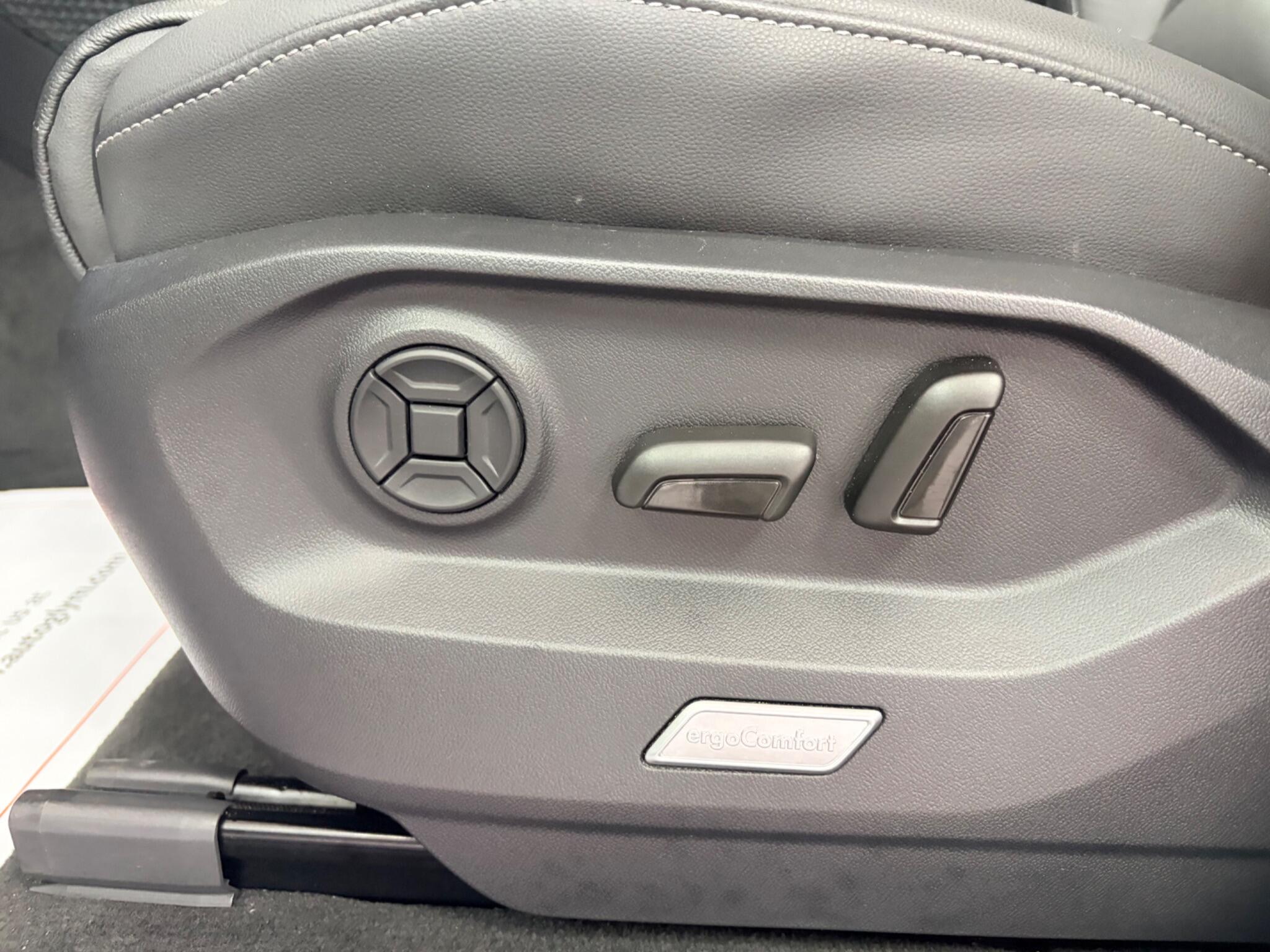 Volkswagen Touareg view 34