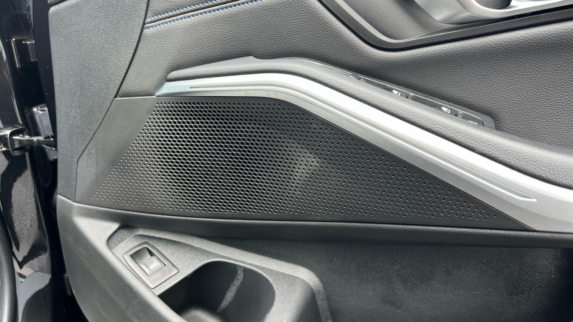 BMW 3 Series view 20