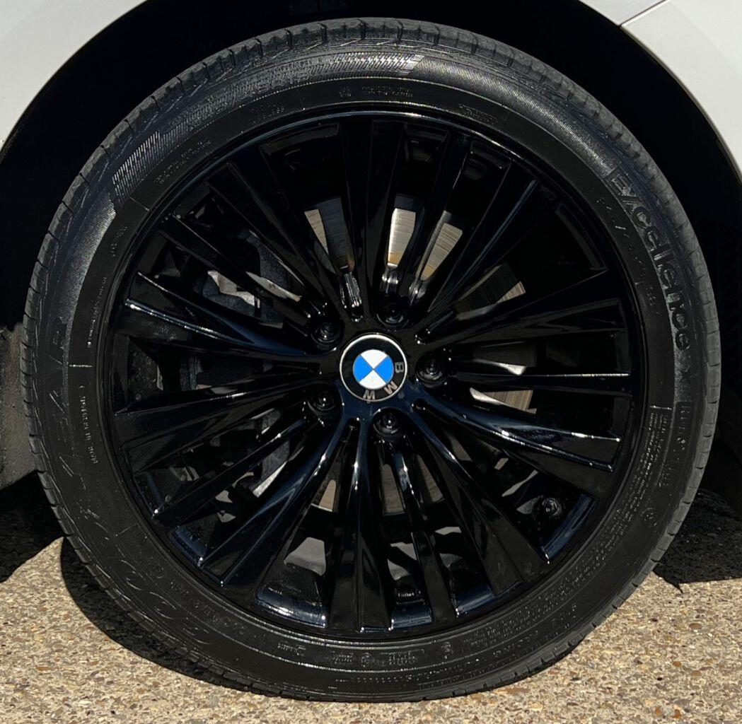 BMW 5 Series view 10