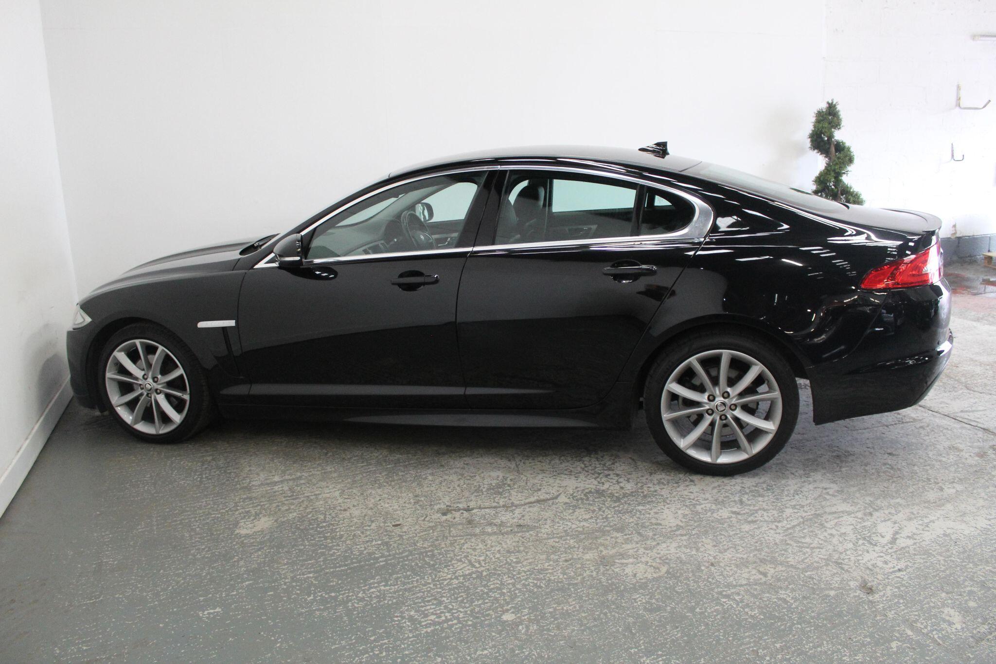 Jaguar XF view 10