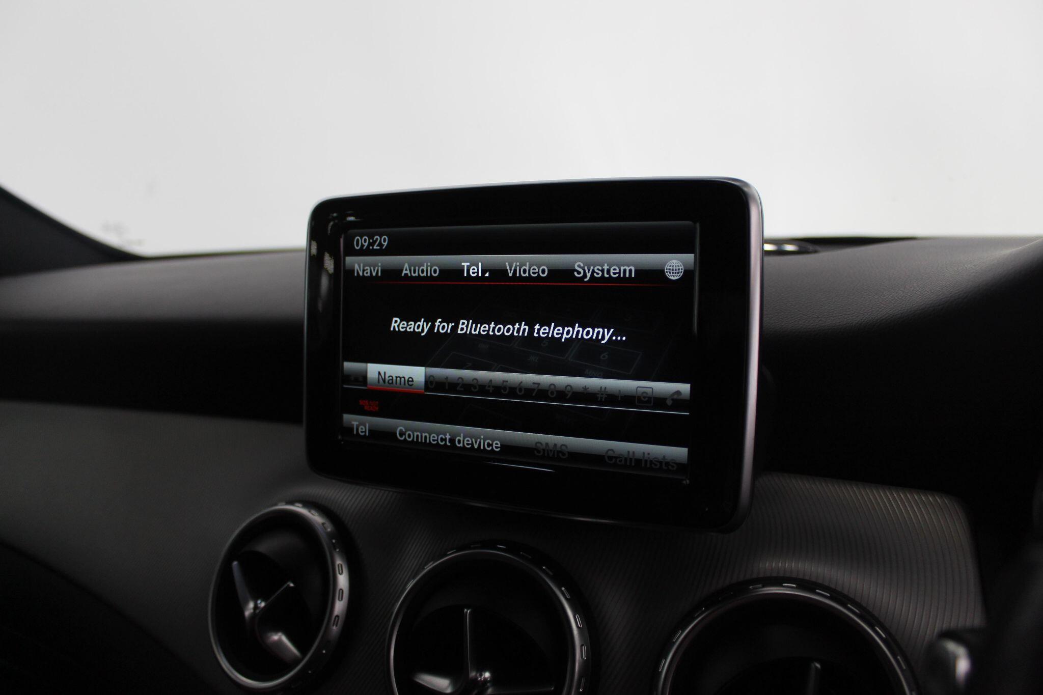Mercedes-Benz Gla view 39