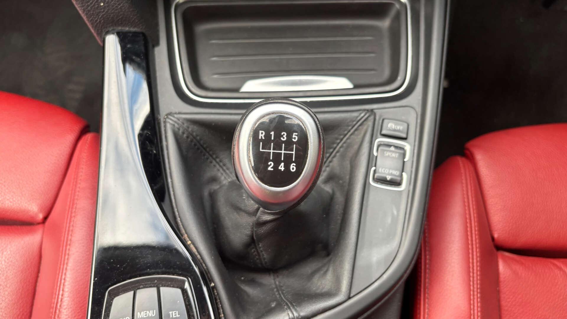BMW 3 Series view 30