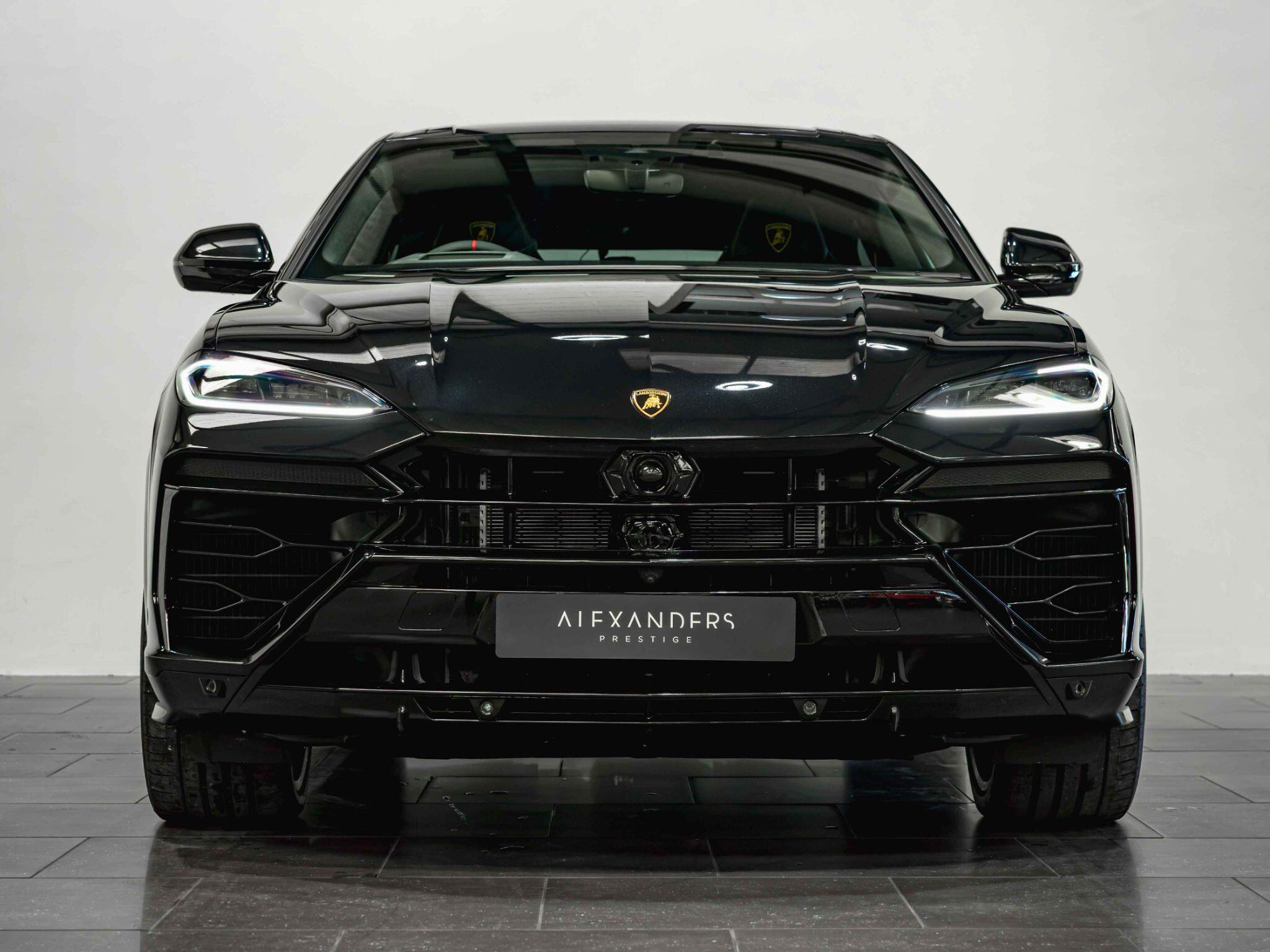 Lamborghini Urus view 10