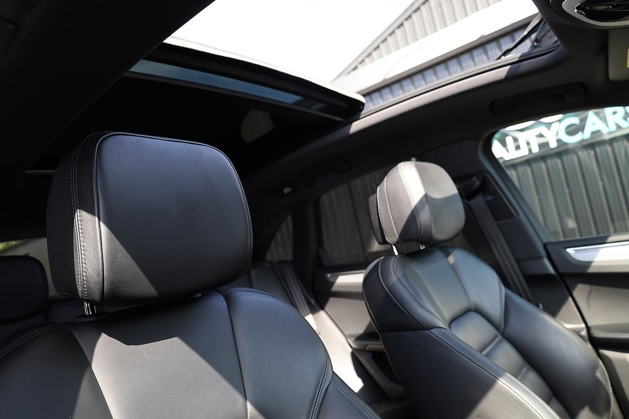 Porsche Macan view 7