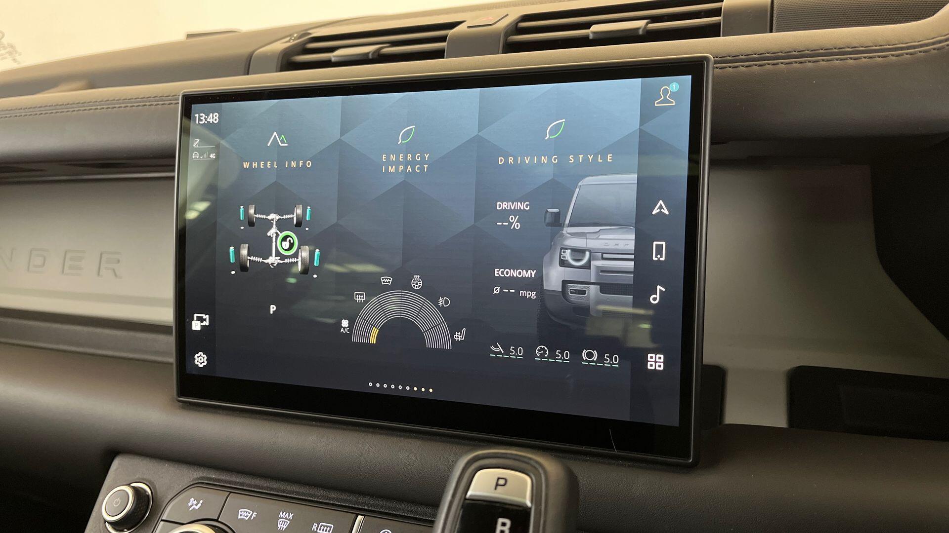 Land Rover Defender view 38