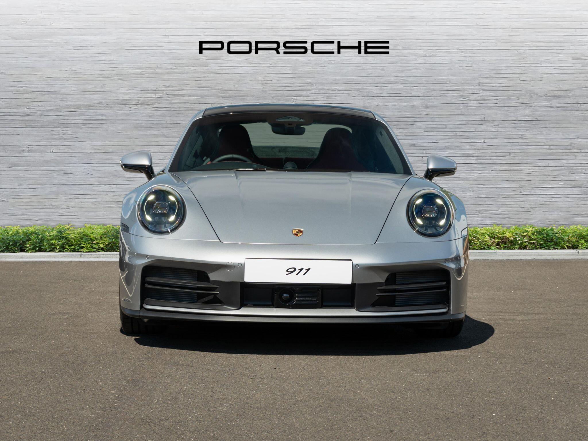 Porsche 911 view 5