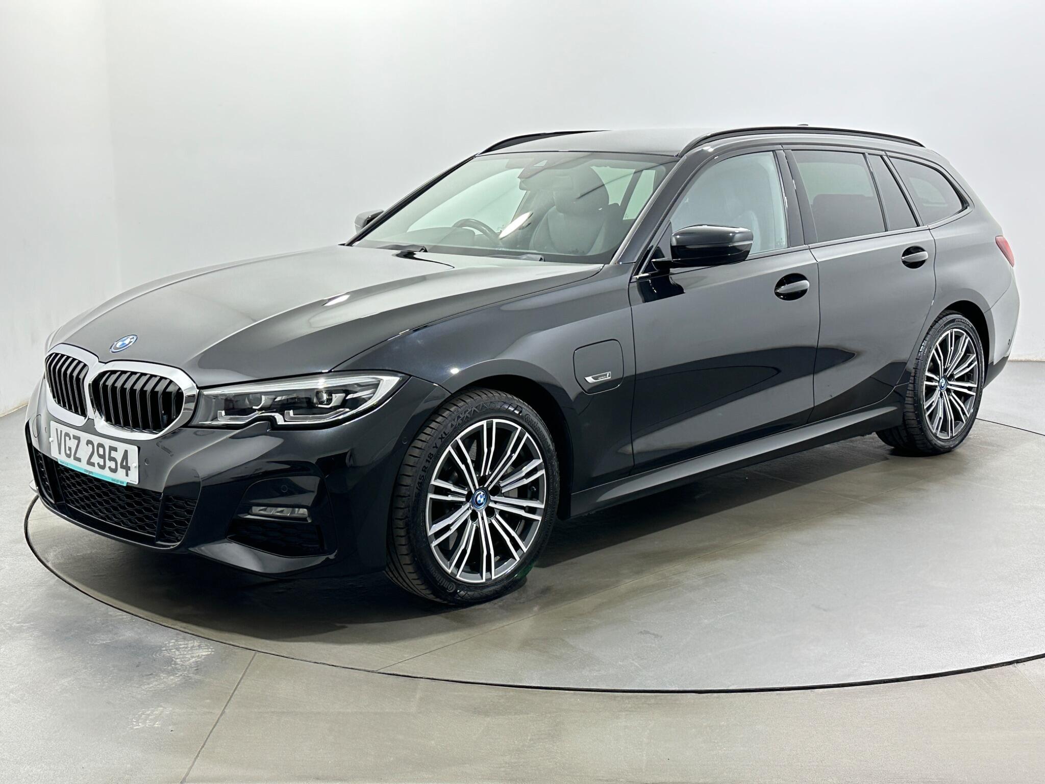BMW 3 Series view 4