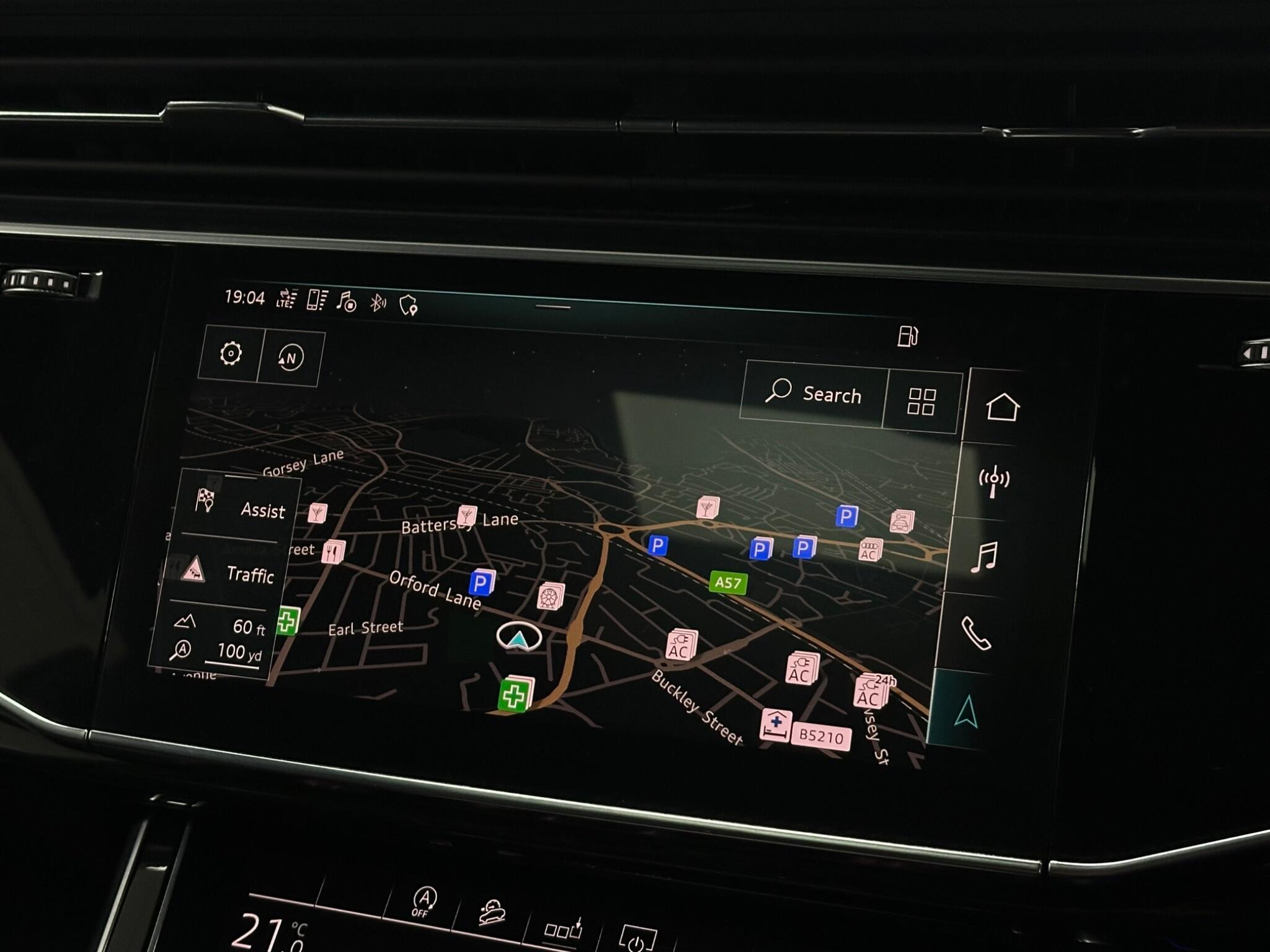 Audi Q8 view 31
