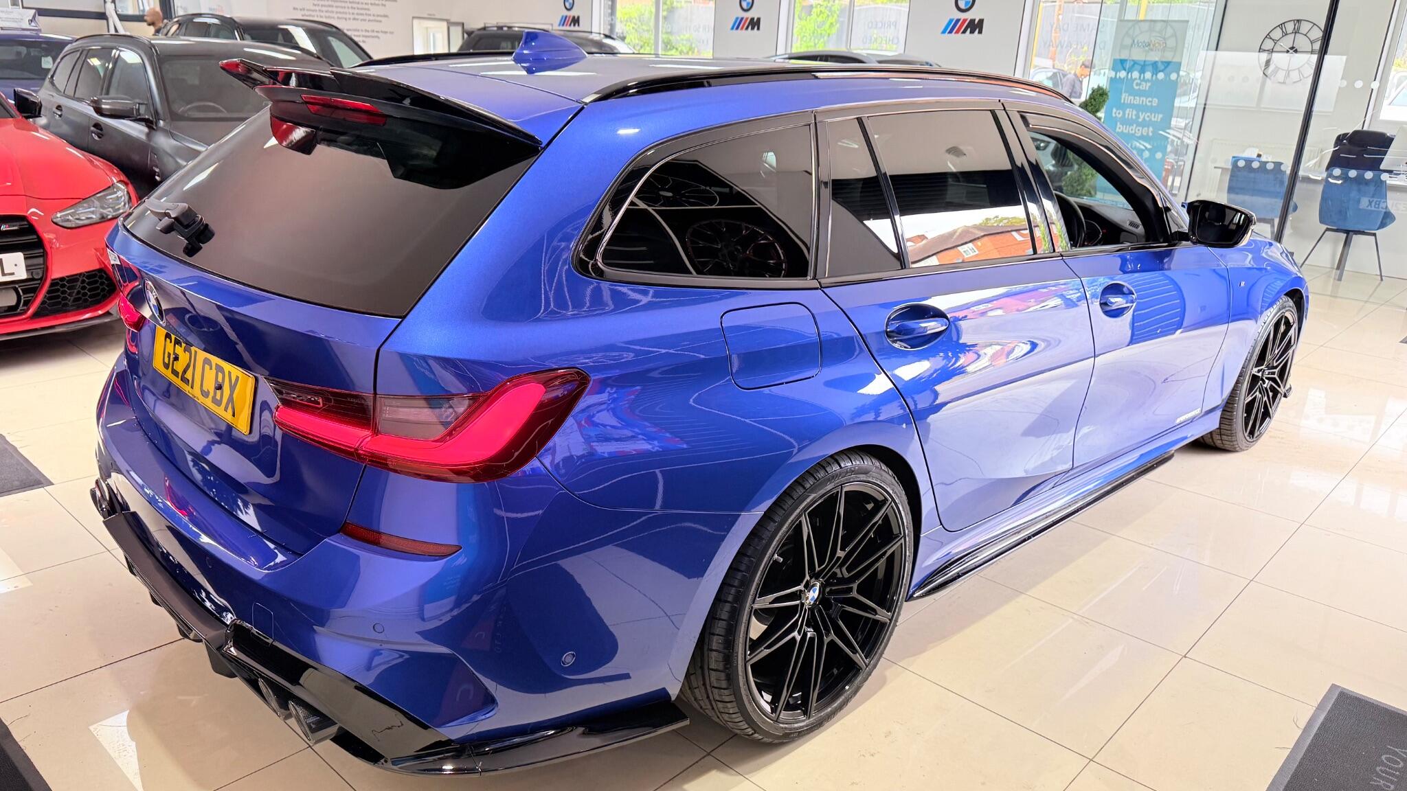 BMW 3 Series view 17
