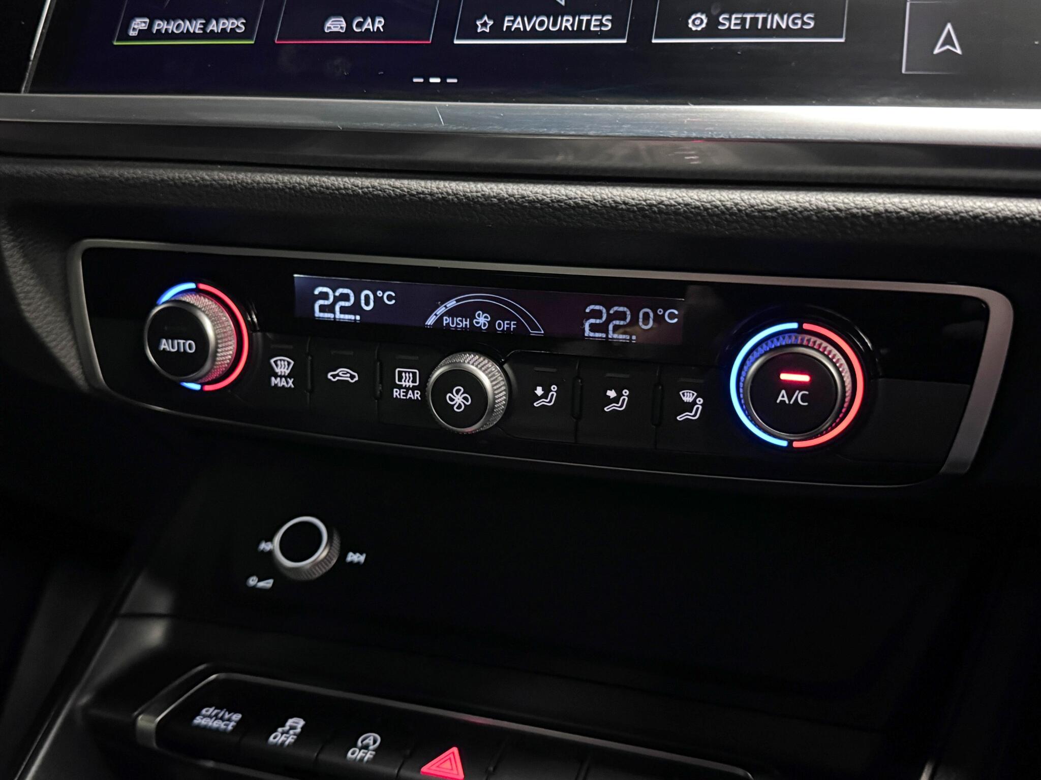 Audi Q3 view 38