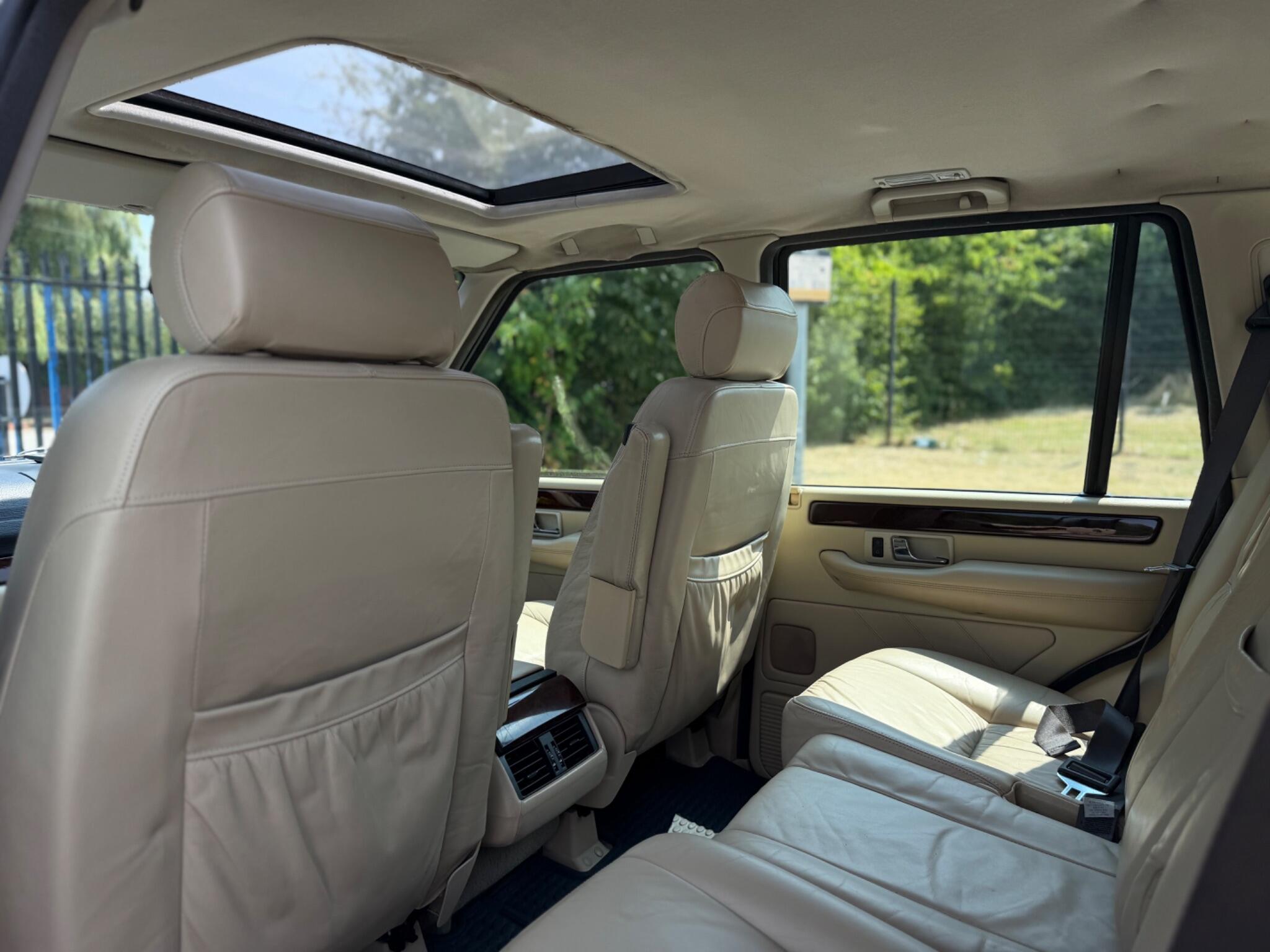 Land Rover Range Rover view 18