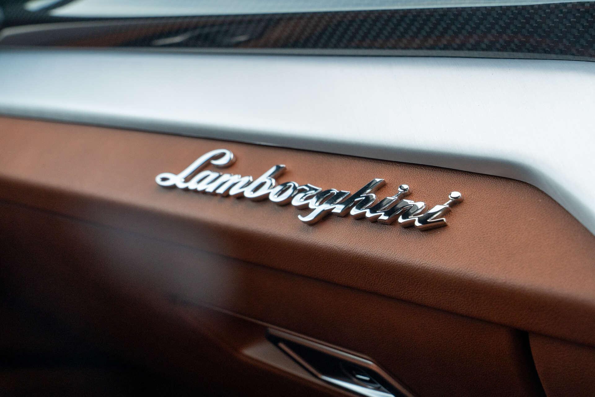 Lamborghini Urus view 16