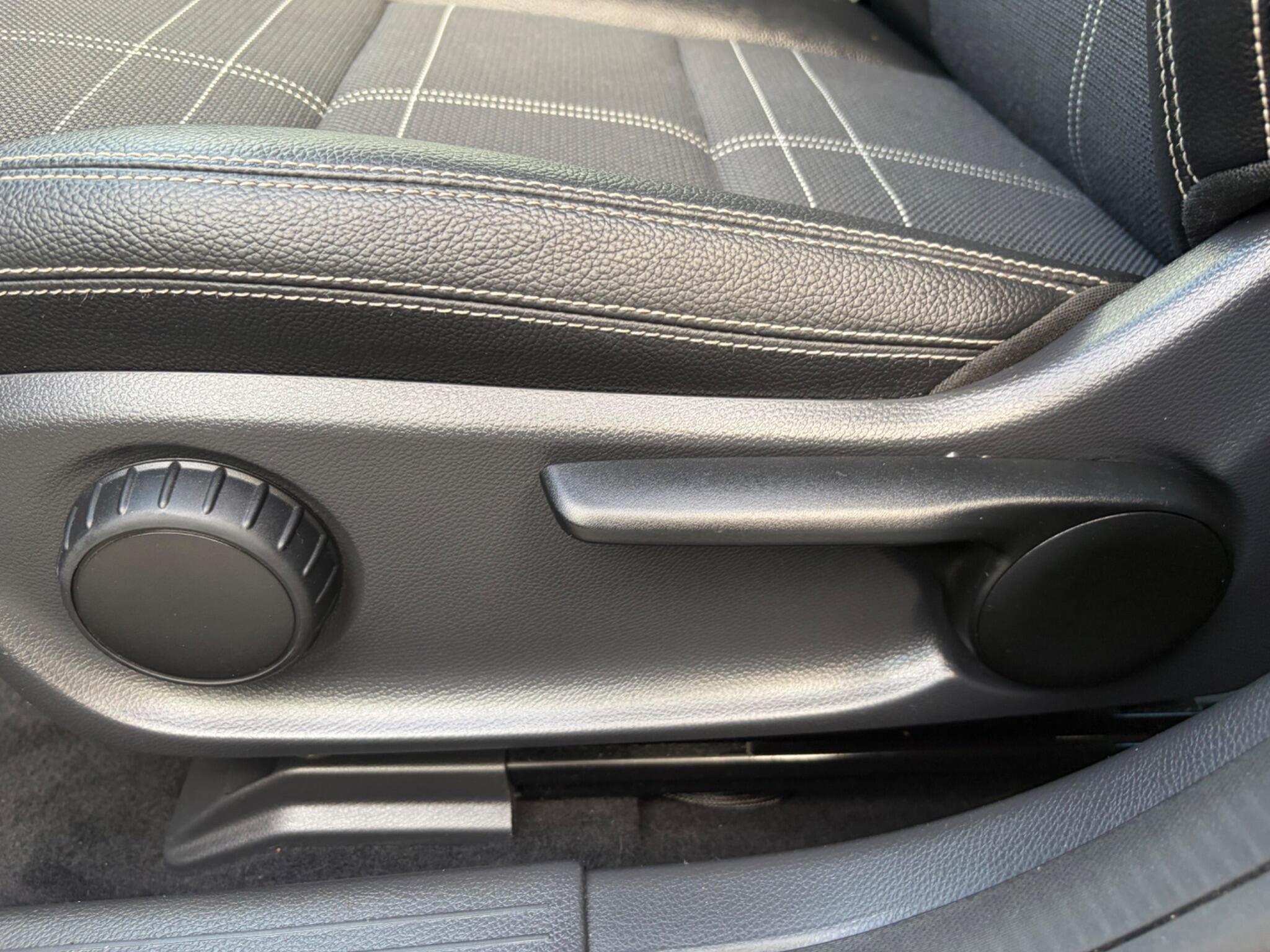 Mercedes-Benz Cla view 77