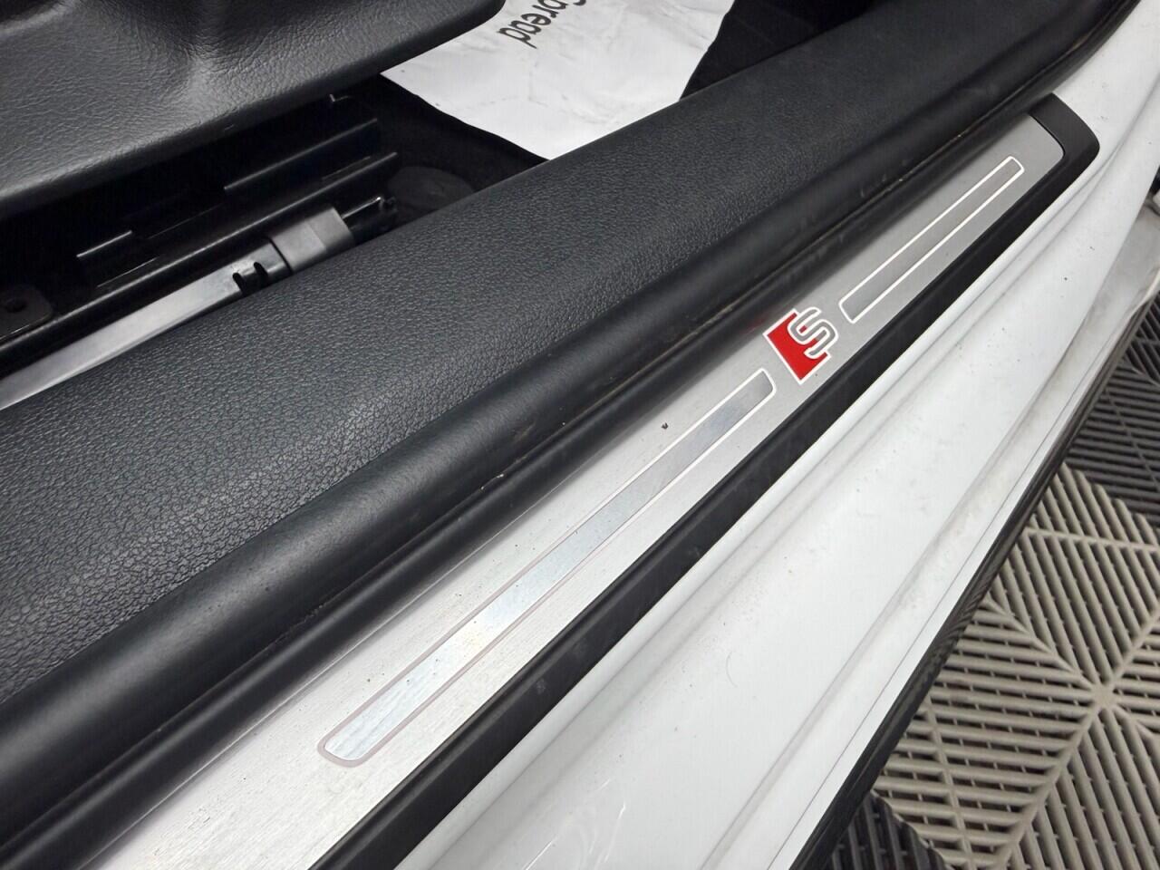 Audi A4 view 11