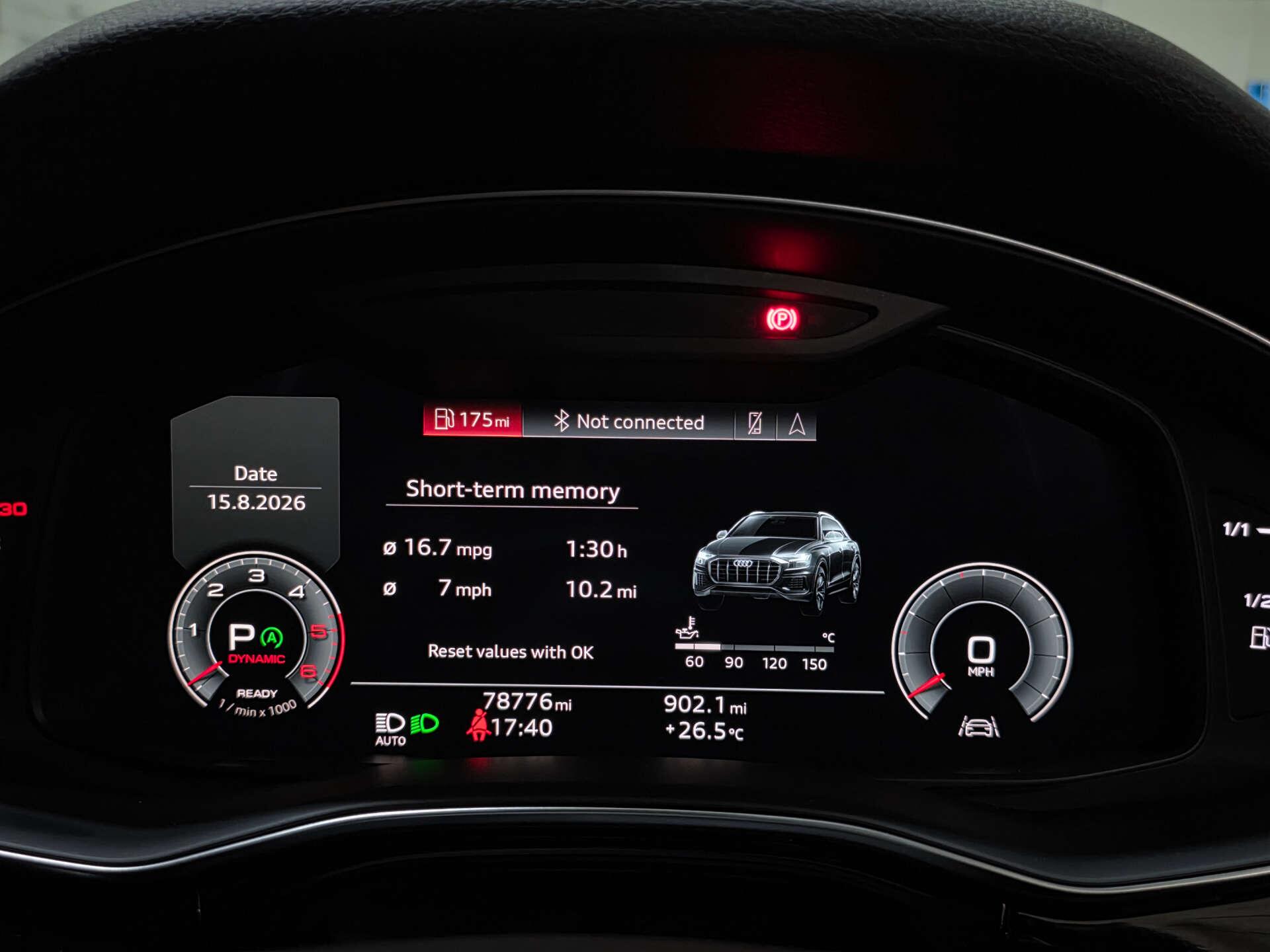 Audi Q8 view 32