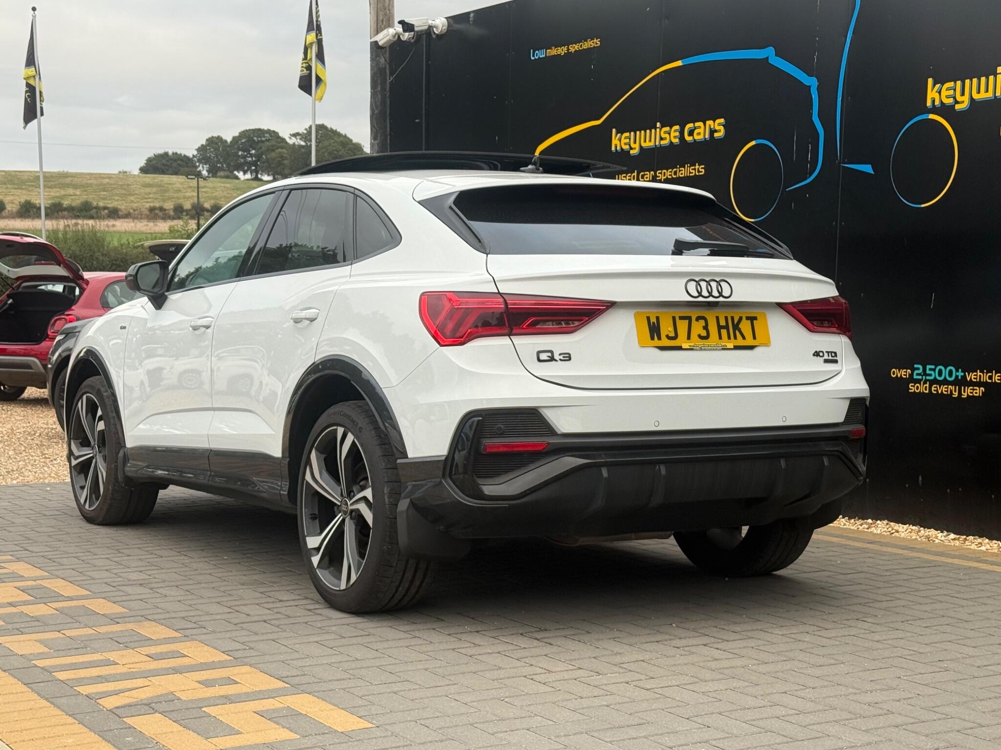 Audi Q3 view 3