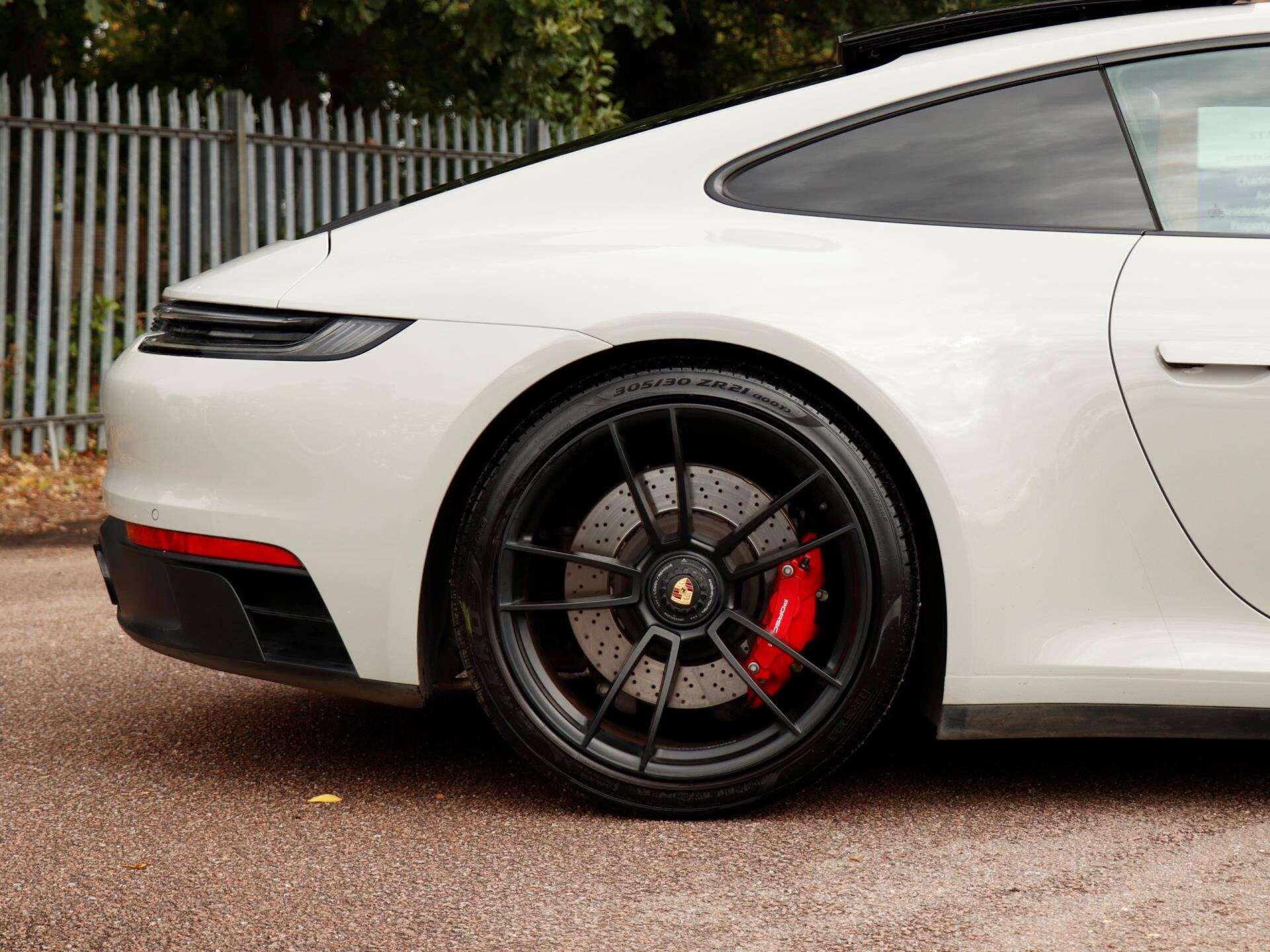 Porsche 911 view 34