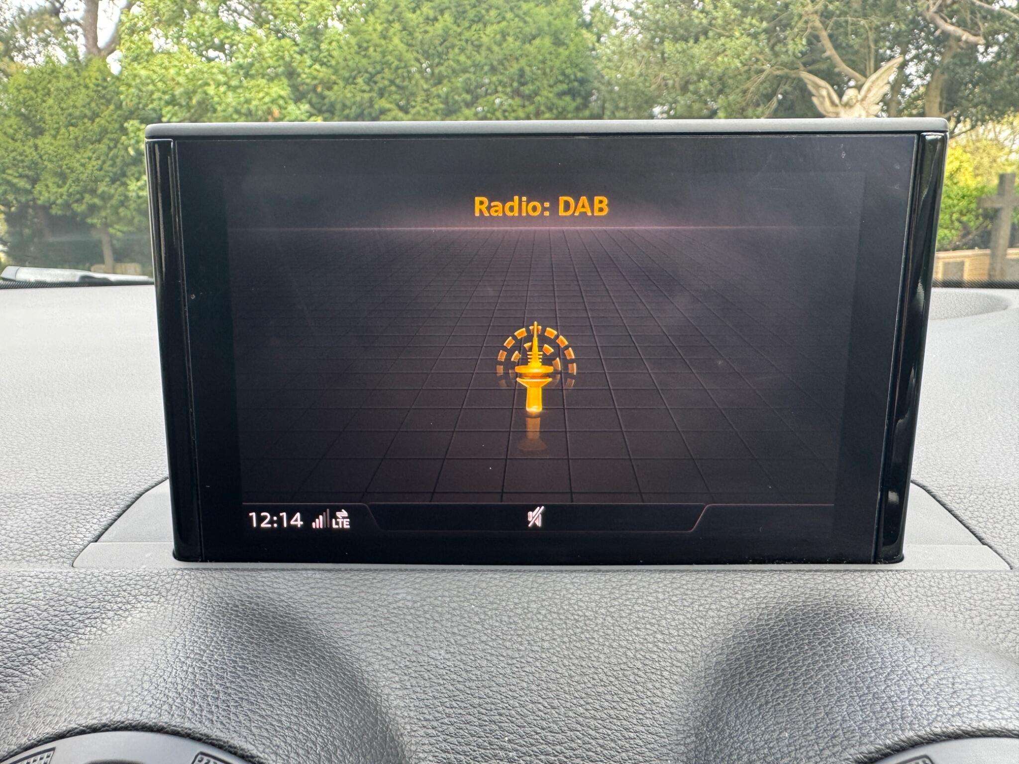 Audi Q2 view 56
