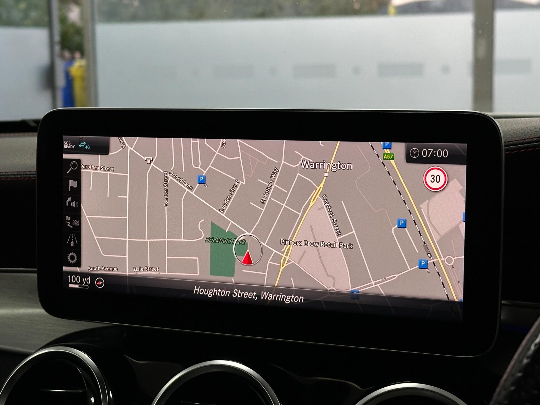 Mercedes-Benz C-Class view 32