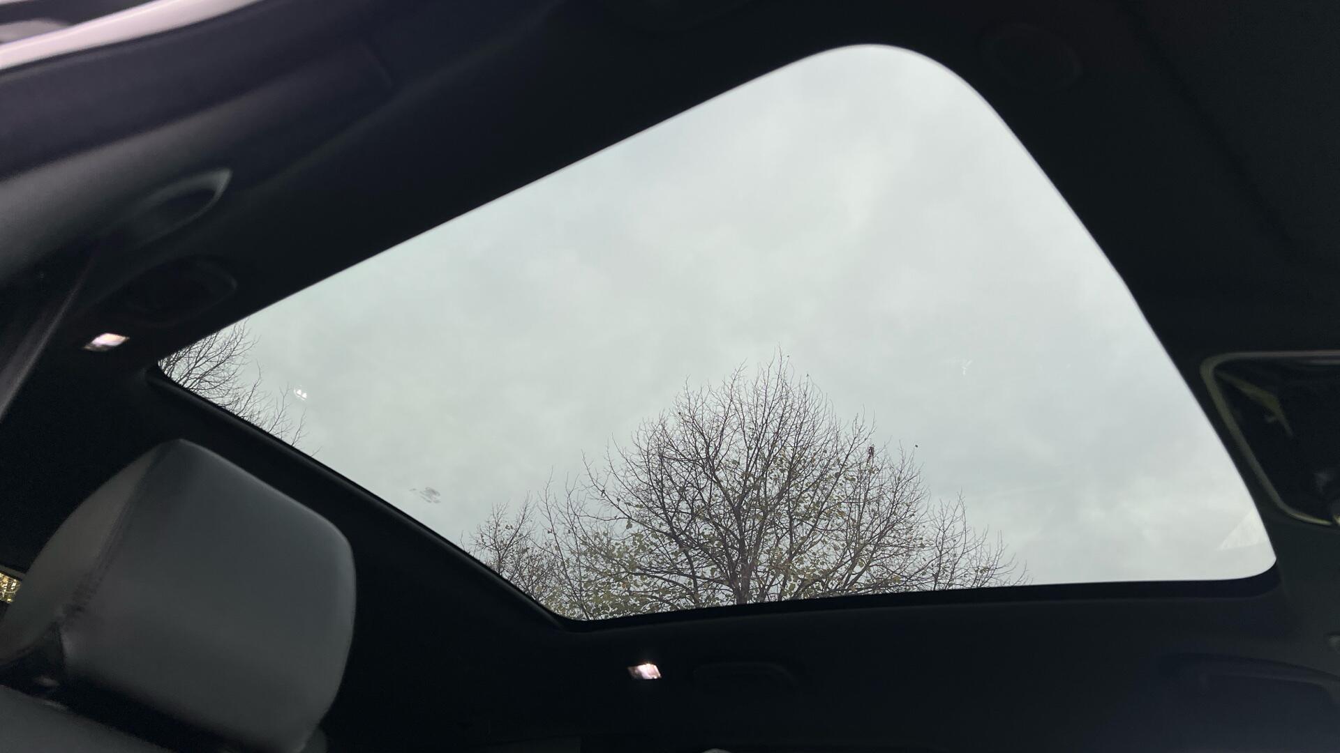 Land Rover Range Rover Velar view 34