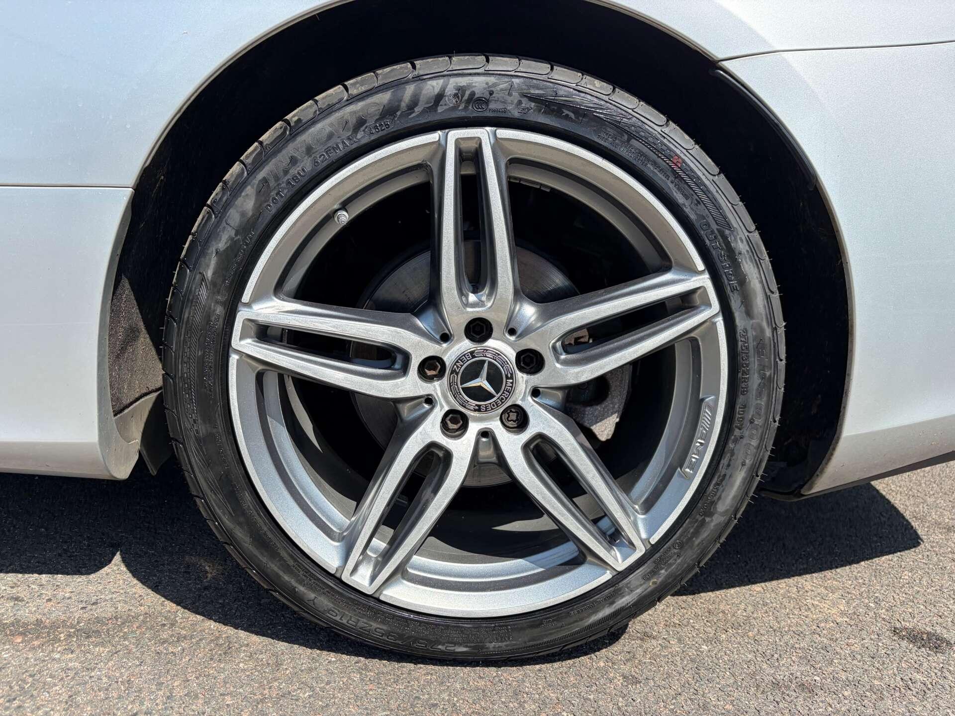 Mercedes-Benz E Class view 11