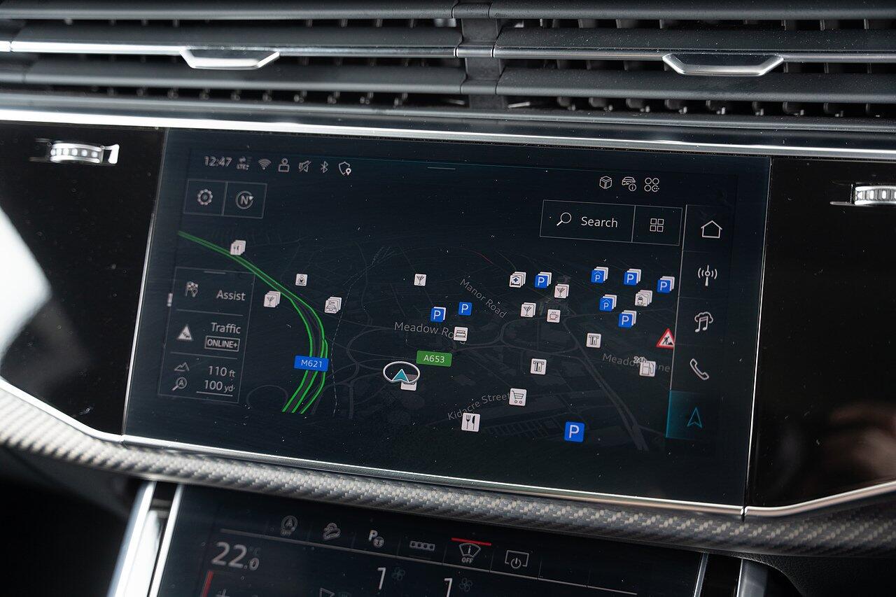 Audi RS Q8 view 47