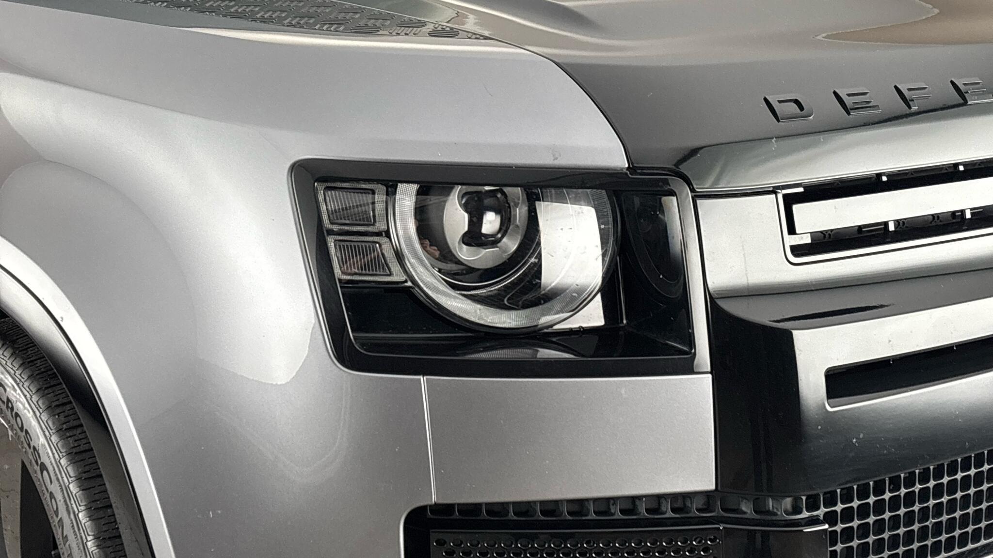 Land Rover Defender view 18