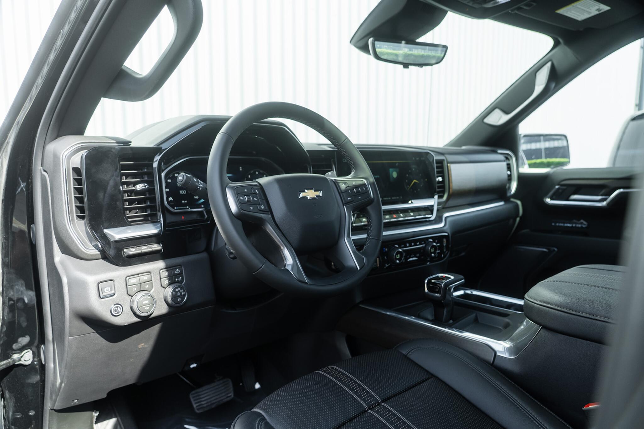 Chevrolet Silverado view 31