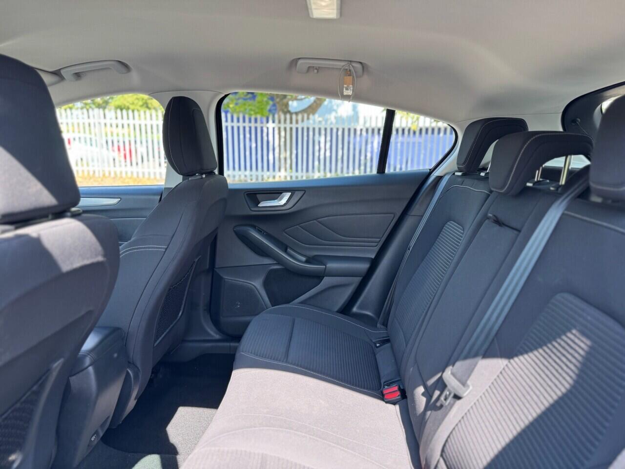Ford Focus view 31