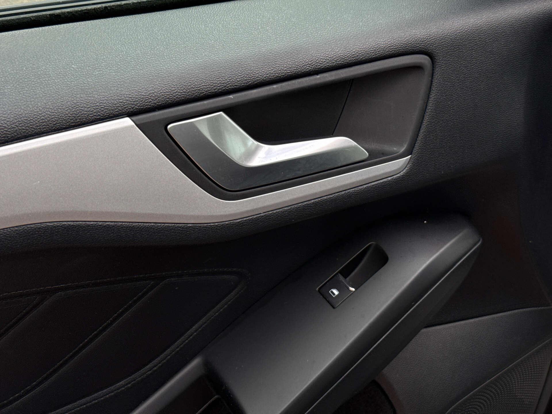 Ford Focus view 40