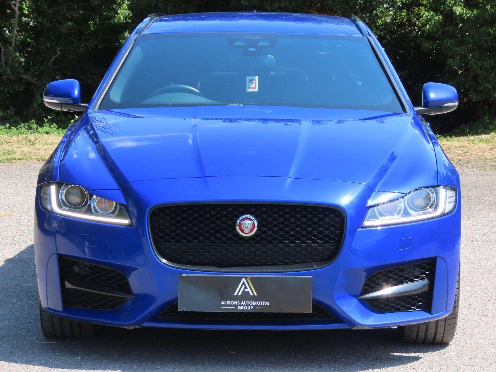 Jaguar XF view 3
