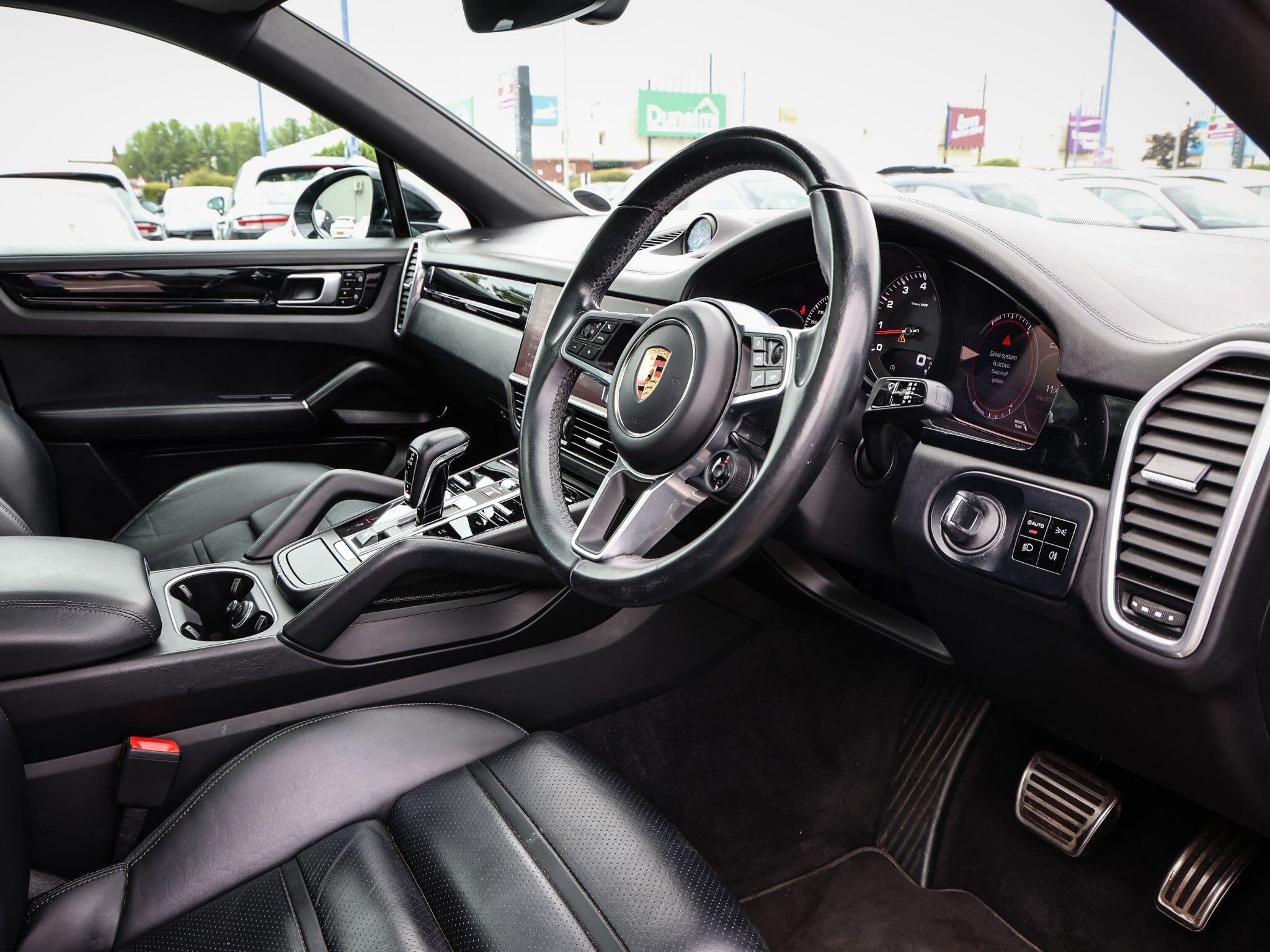 Porsche Cayenne view 39