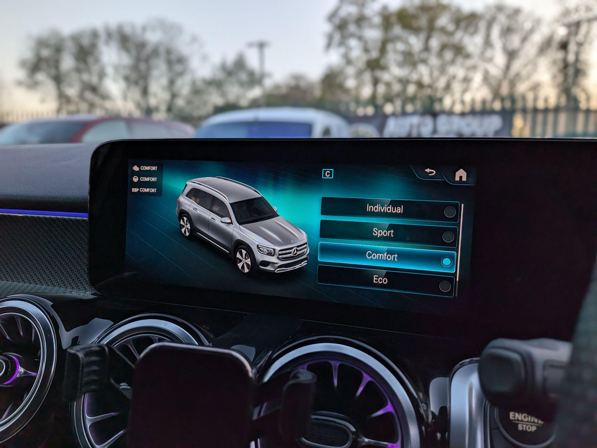 Mercedes-Benz GLB view 55