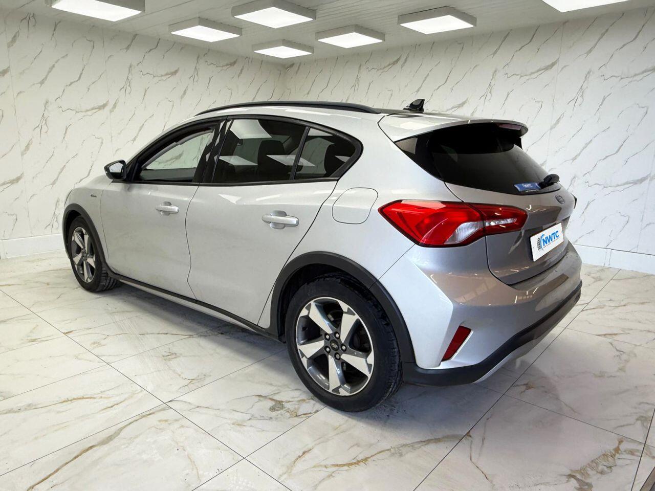 Ford Focus view 9