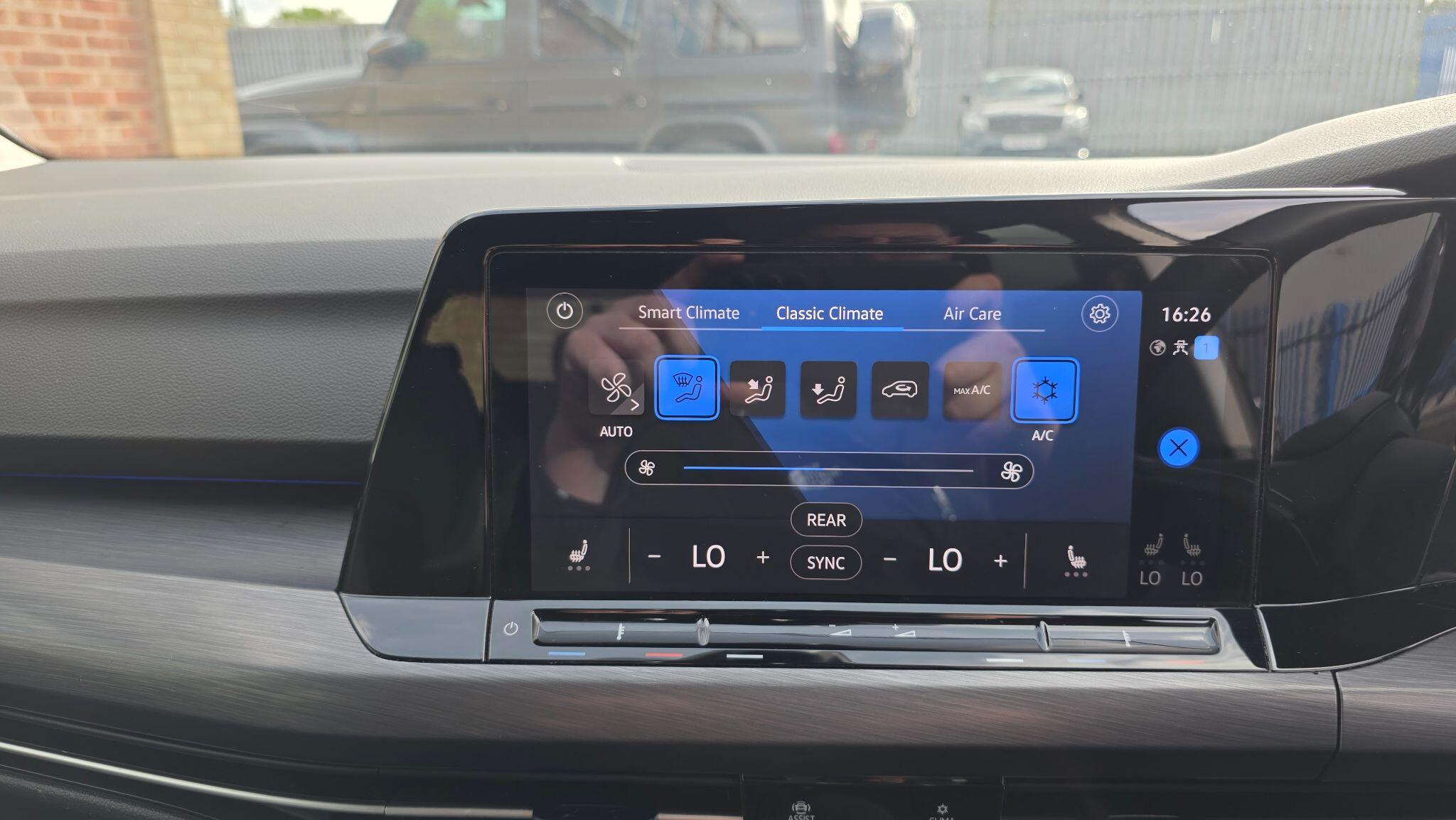 Volkswagen Golf view 20