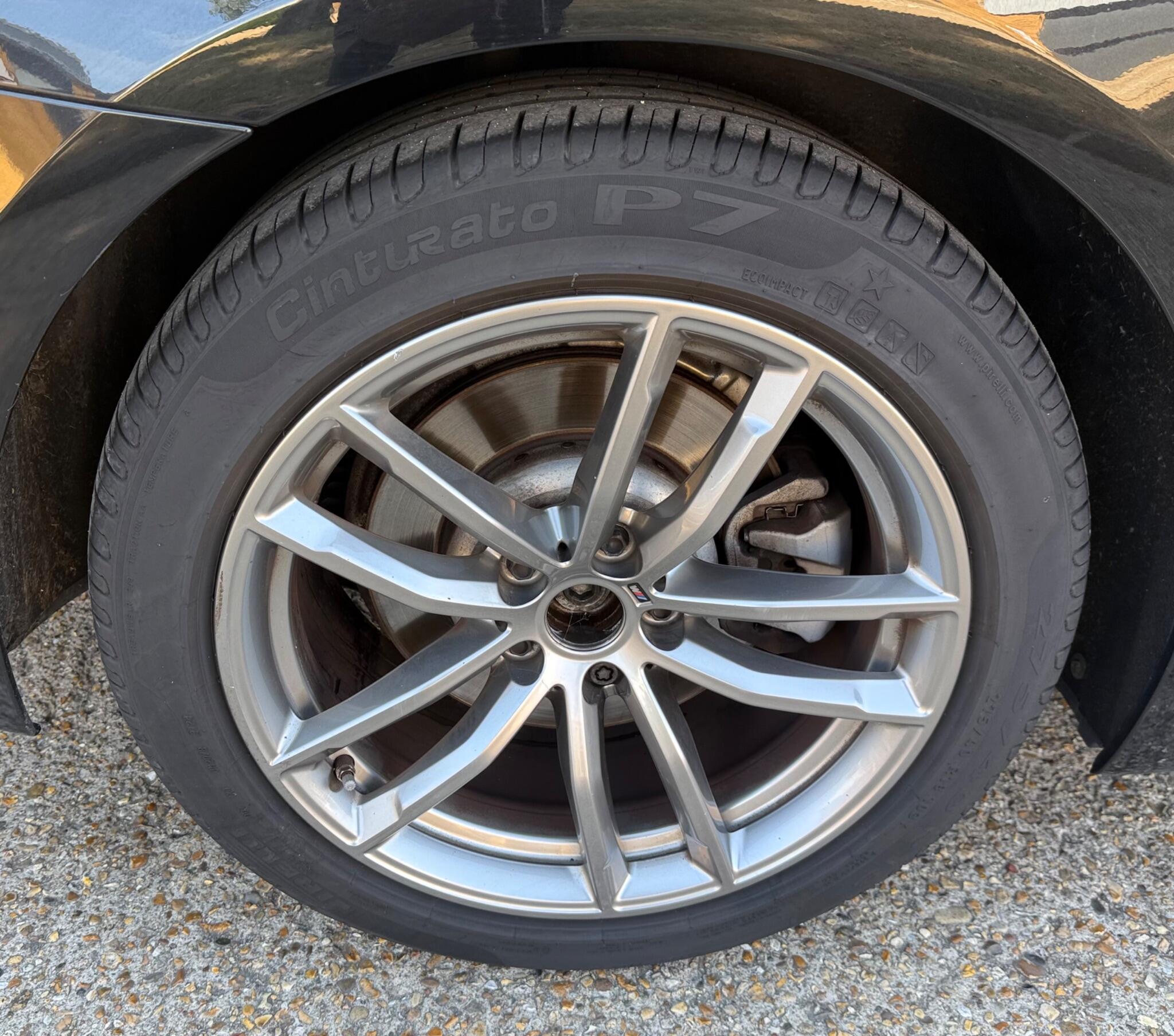BMW 5 Series view 25